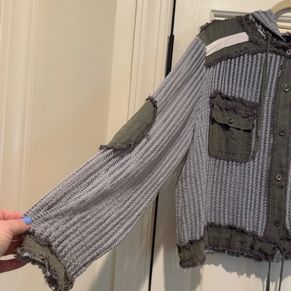 POL women’s Two-Tone crochet like Hooded Utility Jacket in Gray and Olive NWOT - Picture 4 of 16